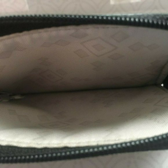 THIRTY ONE Traveler Card Wallet - Black Distressed Pebble. Very gently like-new - Picture 3 of 6